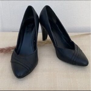 Forever 21 Black Faux Leather Pumps